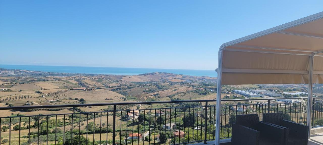 La Terrazza Motta Bed & Breakfast Atri Exterior photo