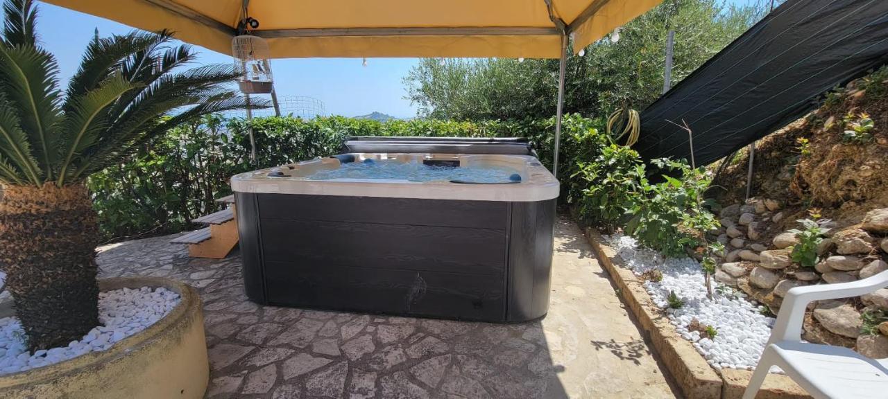 La Terrazza Motta Bed & Breakfast Atri Exterior photo