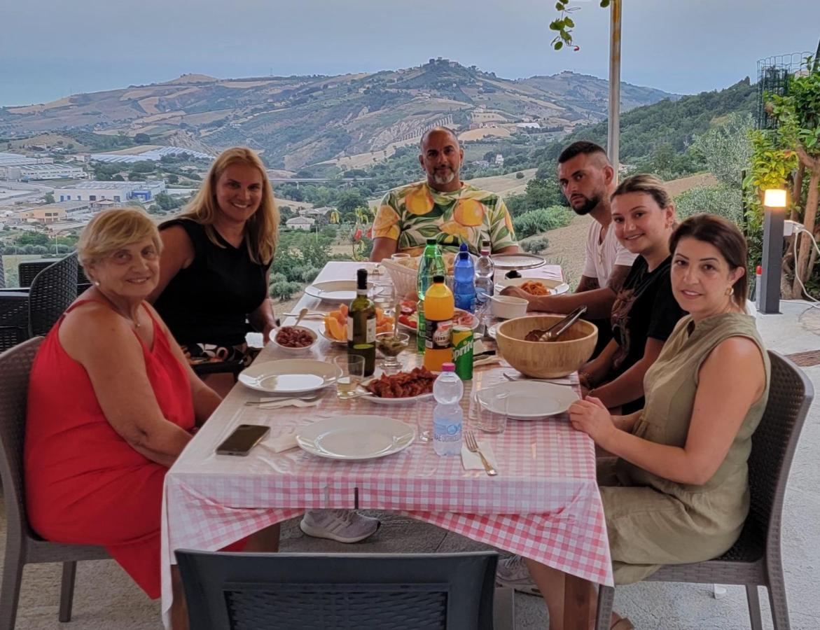 La Terrazza Motta Bed & Breakfast Atri Exterior photo