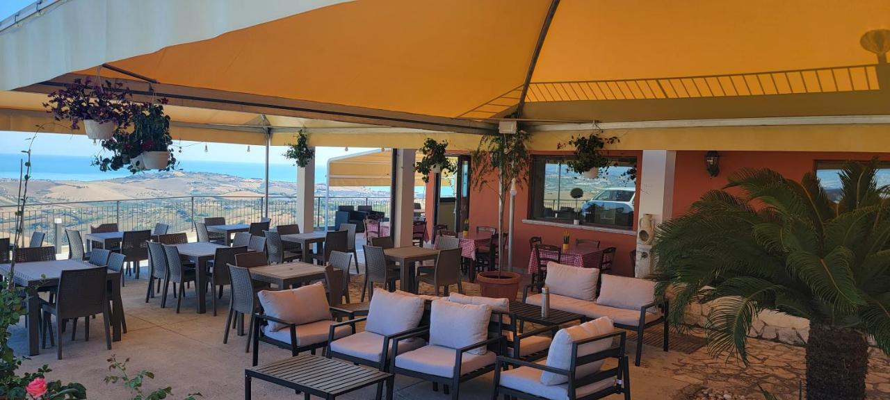 La Terrazza Motta Bed & Breakfast Atri Exterior photo