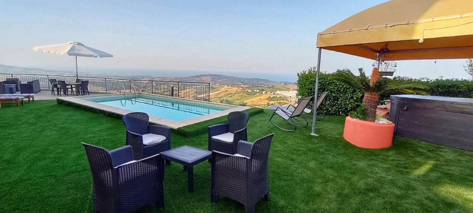 La Terrazza Motta Bed & Breakfast Atri Exterior photo