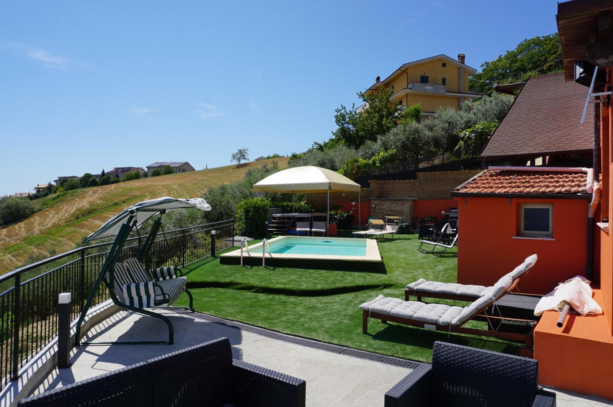 La Terrazza Motta Bed & Breakfast Atri Exterior photo