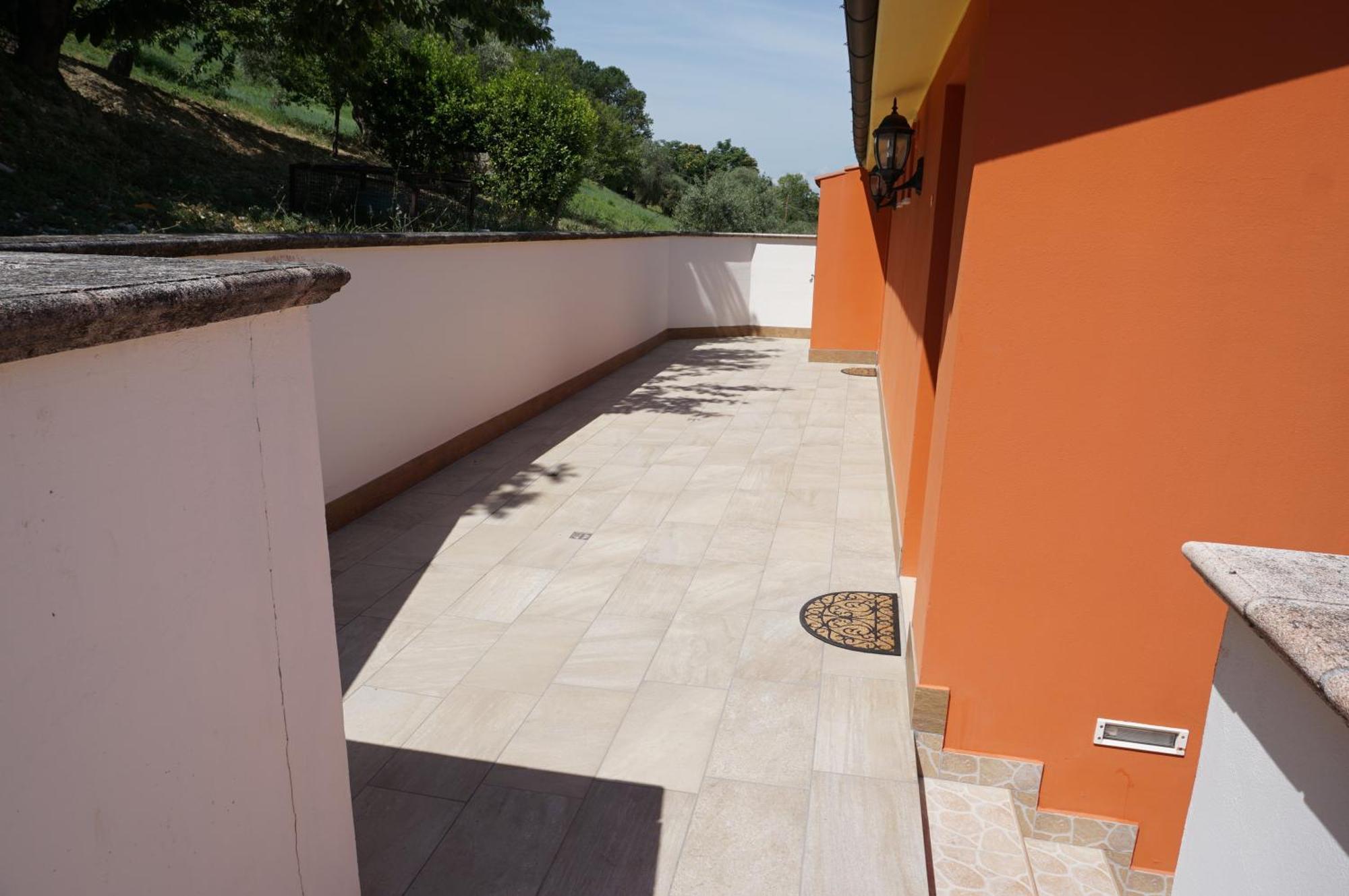 La Terrazza Motta Bed & Breakfast Atri Exterior photo