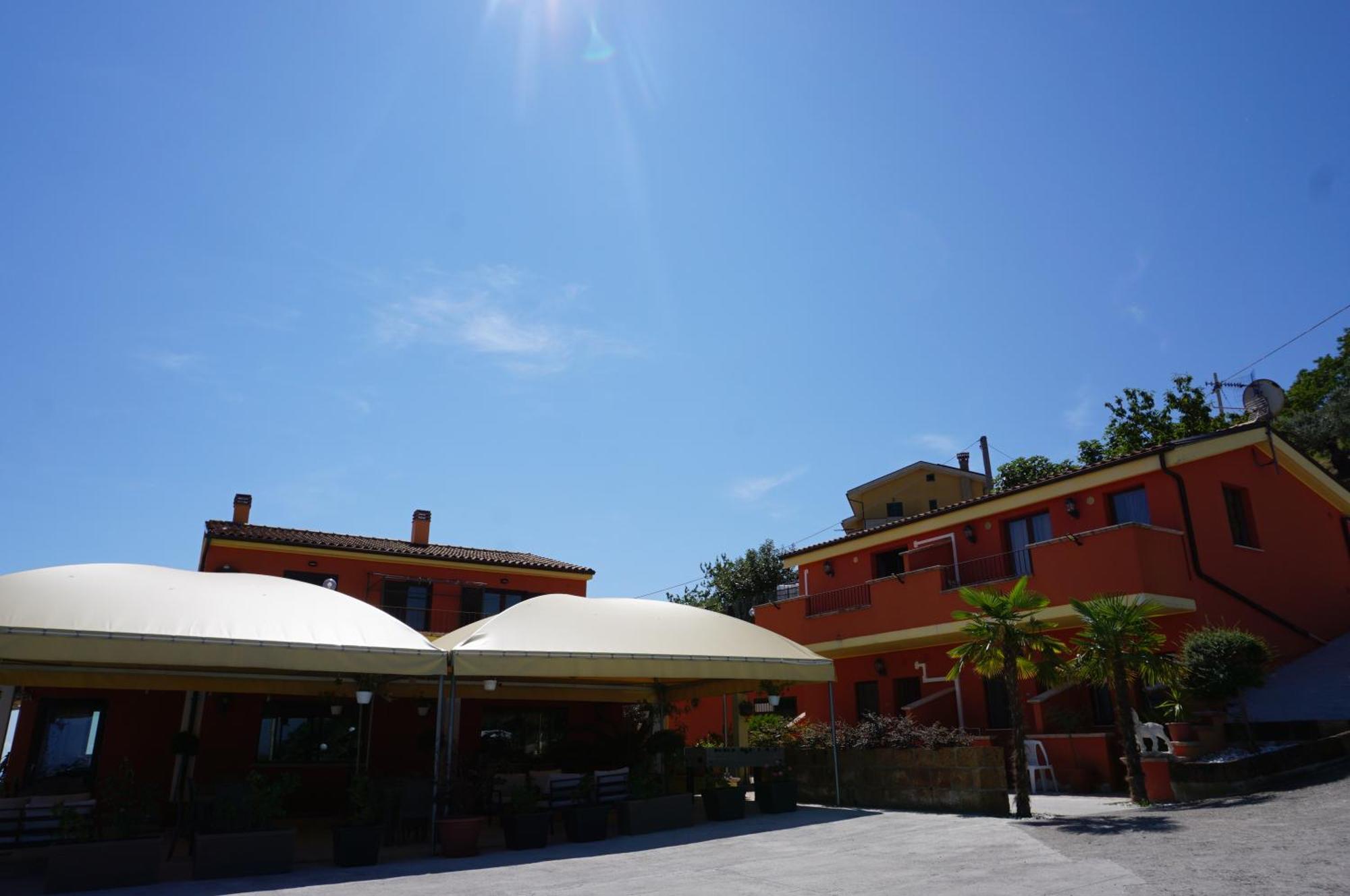 La Terrazza Motta Bed & Breakfast Atri Exterior photo