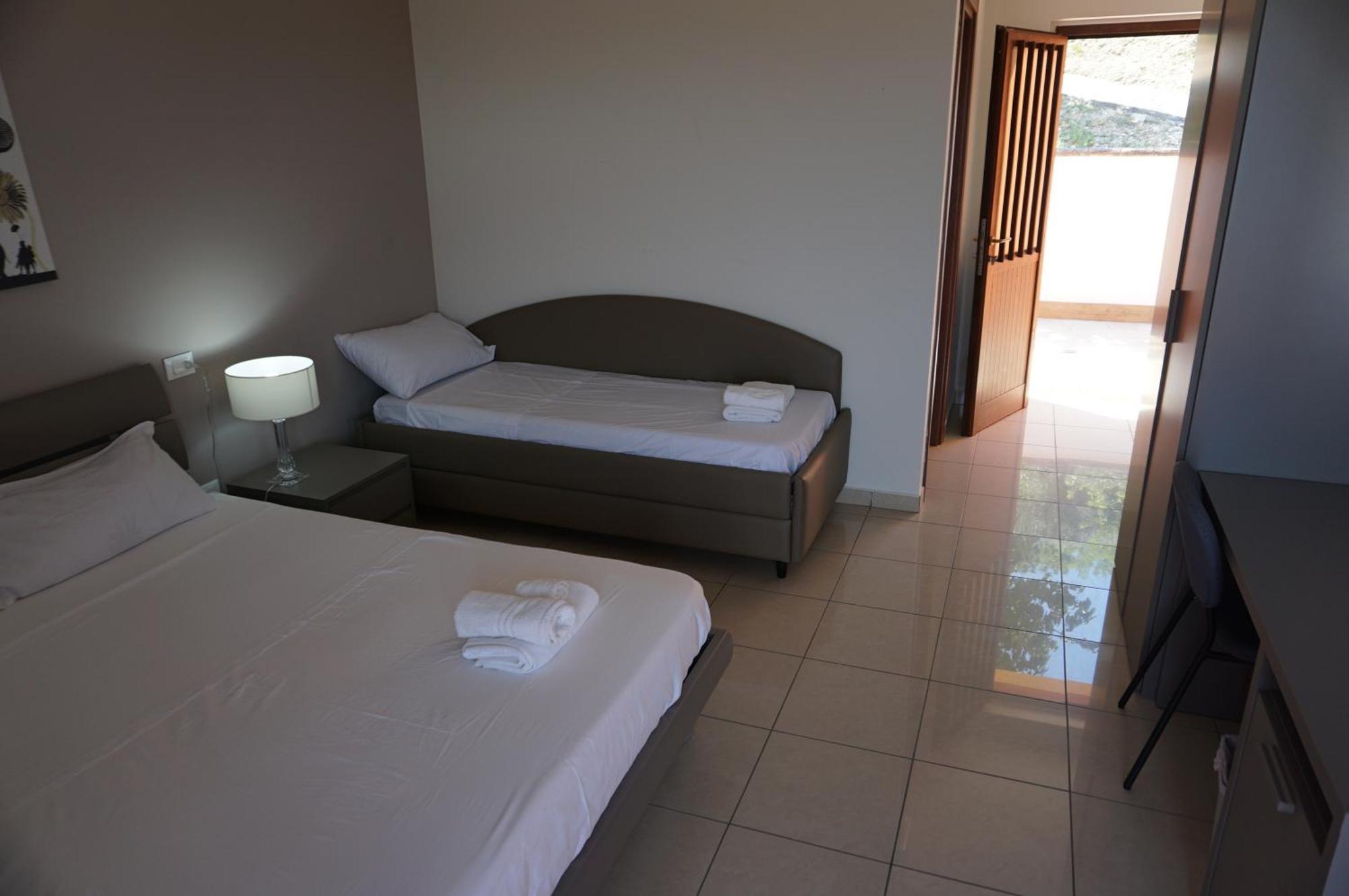 La Terrazza Motta Bed & Breakfast Atri Exterior photo