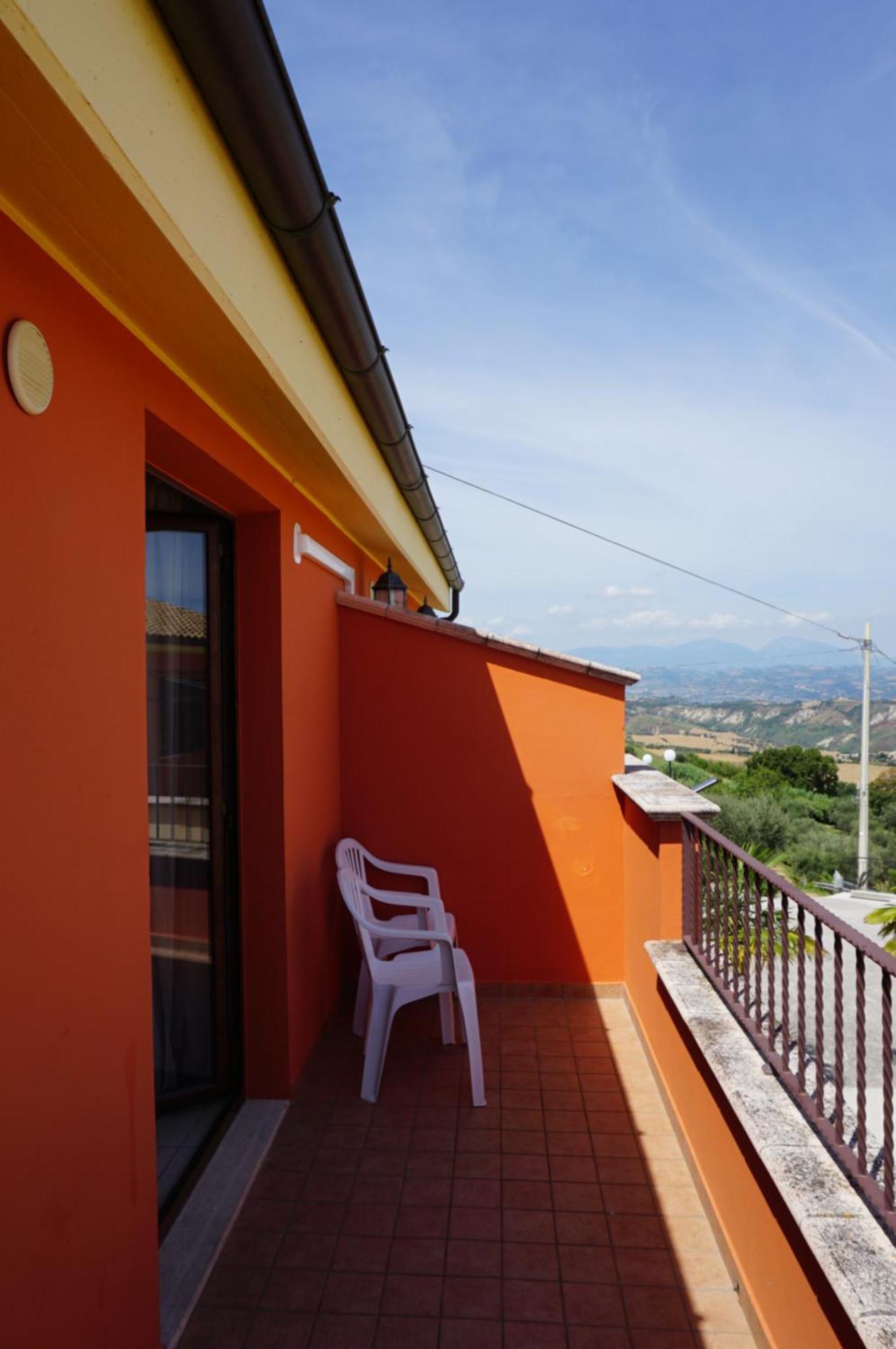 La Terrazza Motta Bed & Breakfast Atri Exterior photo