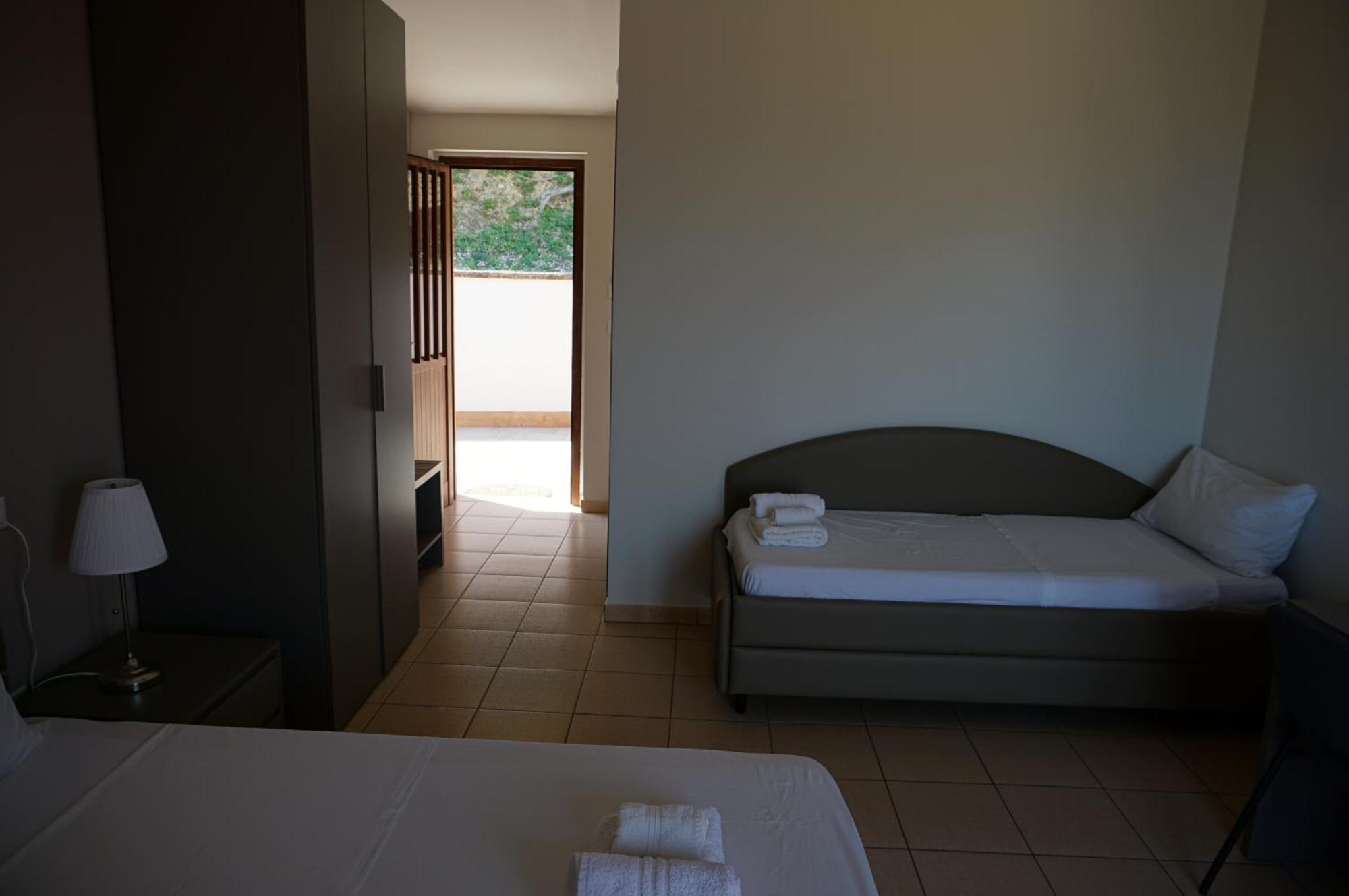 La Terrazza Motta Bed & Breakfast Atri Exterior photo